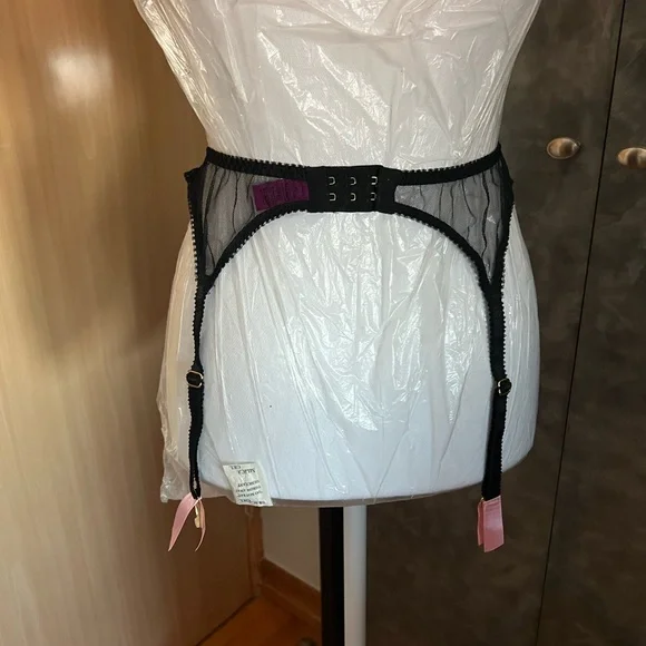 Agent Provocateur Black and Pink Lace Garter Belt - Picture 3 of 8